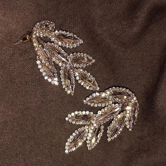 18K WHITE GOLD LEAF EARRING, NICE EARRINGS, CUTE EARRINGS - Picture 3 of 5